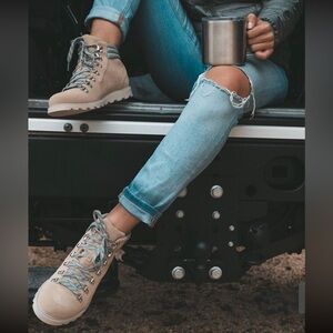 Sorel Ainsley boots. 7.5